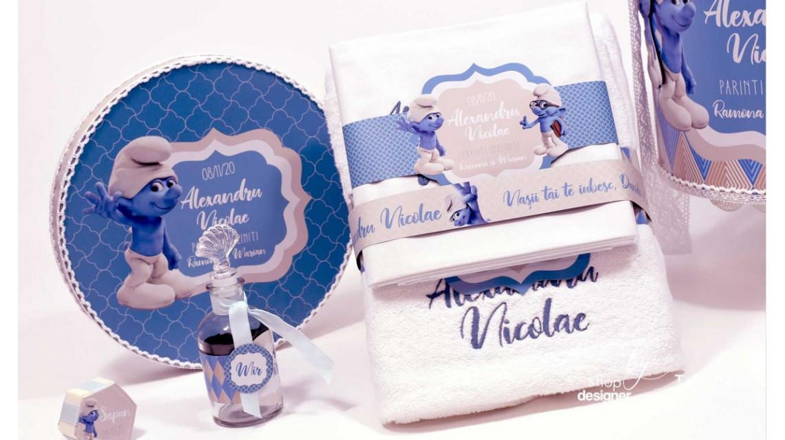 Trusou botez cu strumfii si broderie personalizata in nuante de crem si albastru Bebe Strumf 21